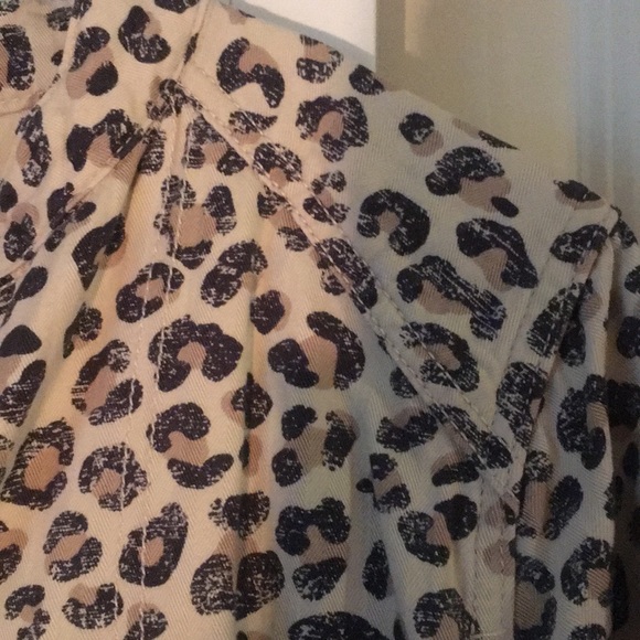 Leopard print tan and black jacket. - Picture 4 of 7